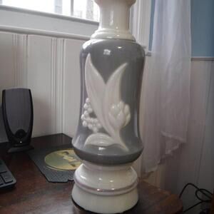 Rare Aladdin White Cameo Madonna Lilies Lamp 1930s